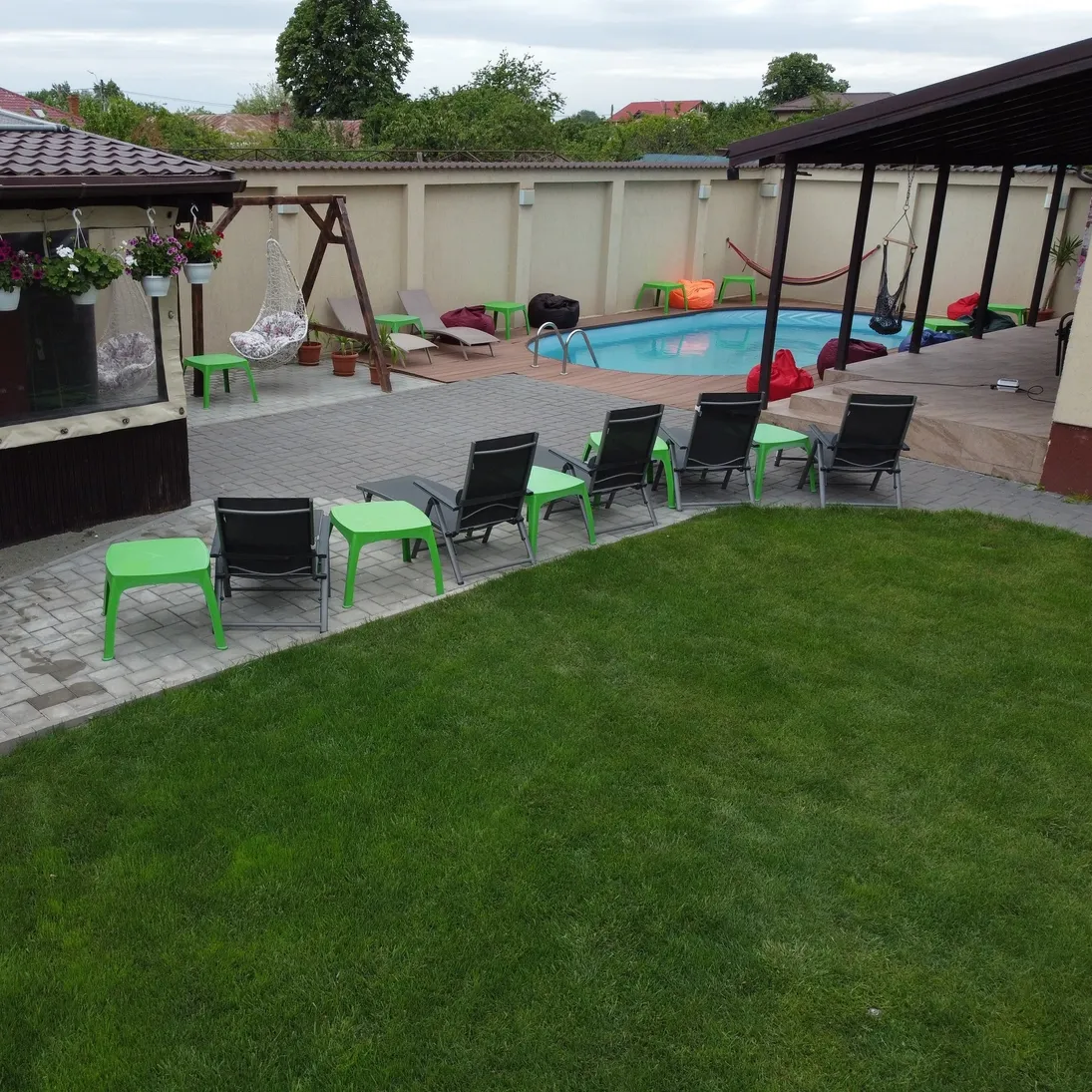 Vila Party Lux — Exterior