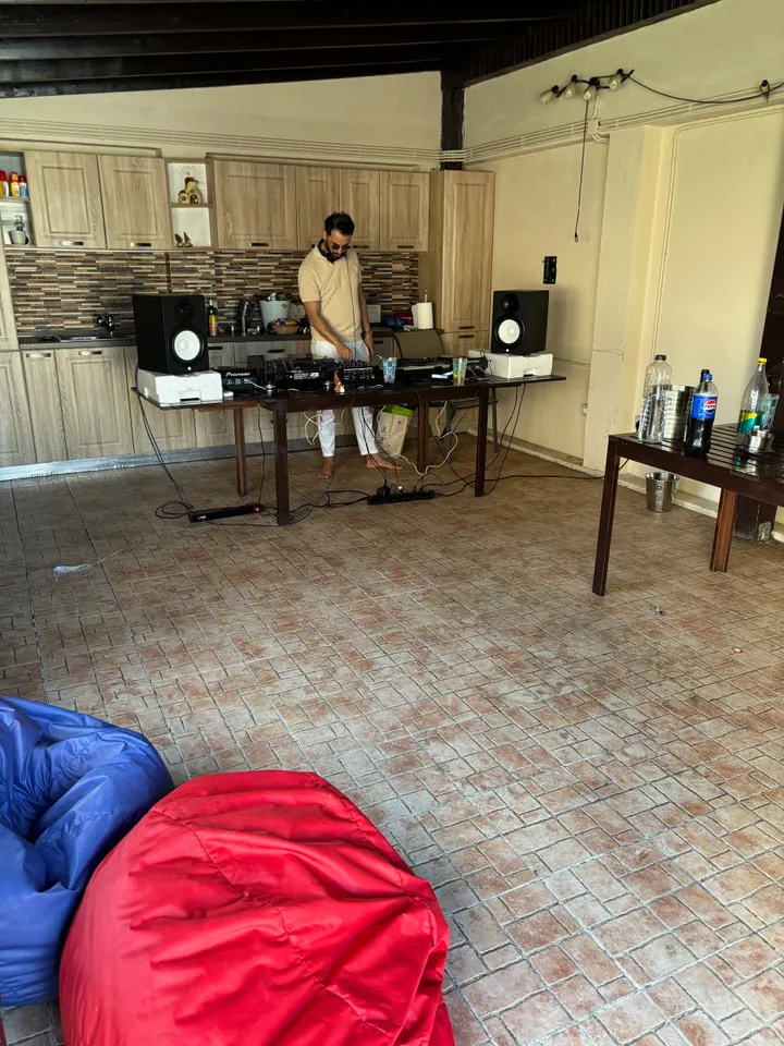 Vila Party Lux — Foișor